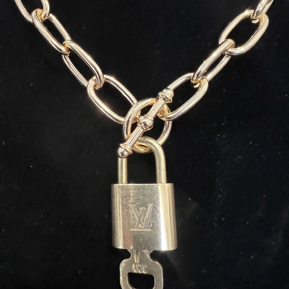 LOUIS VUITTON CHOKER